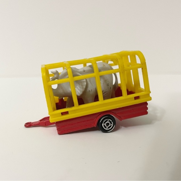 Vintage Majorette 21720 Trailer With Elephant - Picture 1 of 15